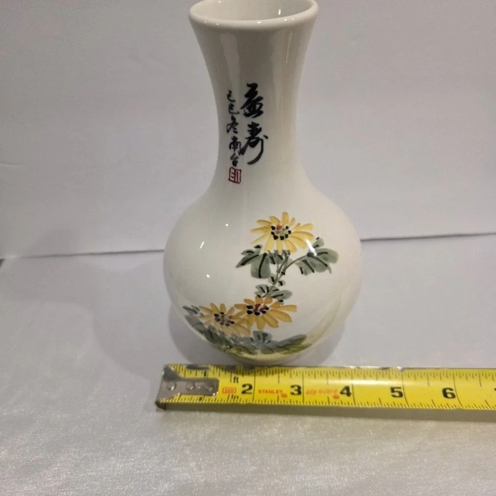 Japanese Porcelain Bud Vase White‎ Yellow Chrysanthemum Floral Calligraphy 7